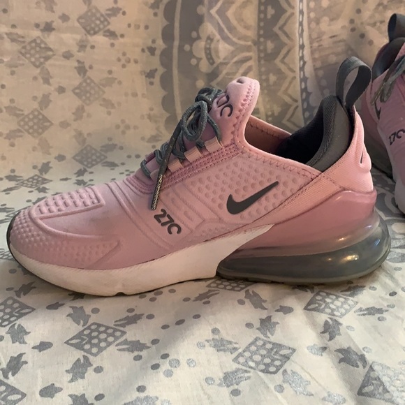 Nike Air Max 270s Size 4 KIDS - Picture 3 of 12